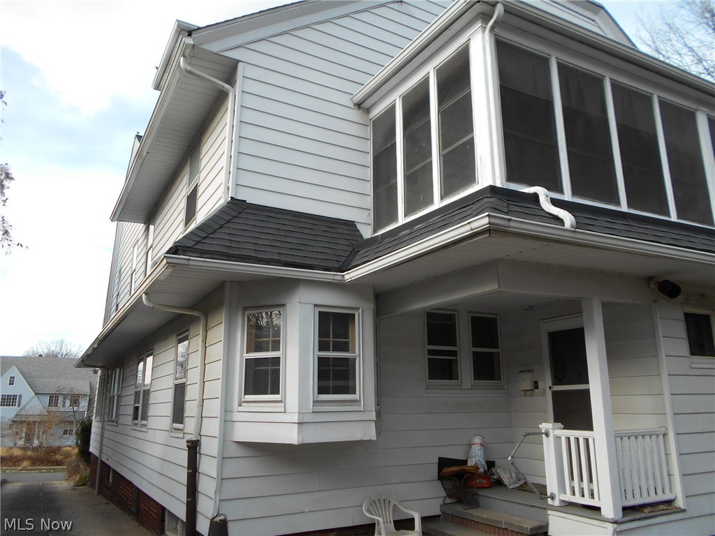 2305 South Overlook Road Cleveland, OH 44106 - Photo 3 of 12 Gallery Image 3