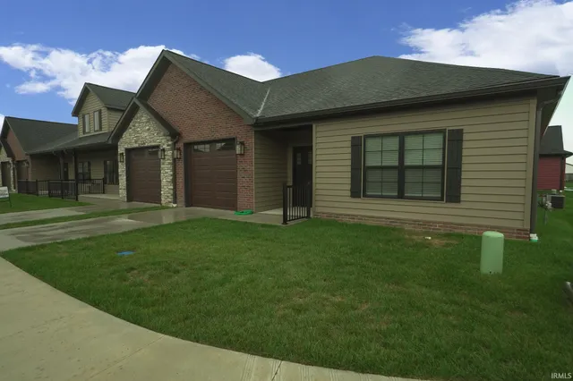 $2,300 | 3851 High Pointe Drive, Newburgh, IN 47630