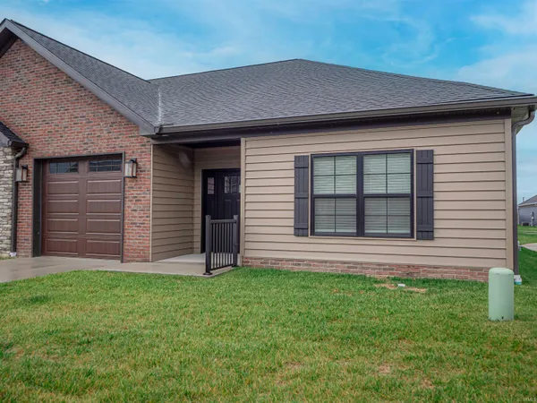 $2,300 | 3851 High Pointe Drive, Newburgh, IN 47630