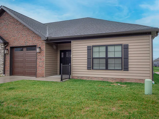 $2,300 | 3851 High Pointe Drive, Newburgh, IN 47630