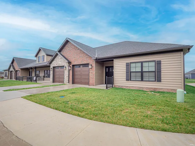 $2,300 | 3851 High Pointe Drive, Newburgh, IN 47630