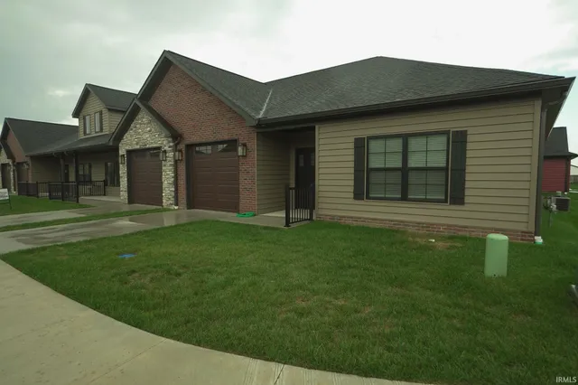 $2,300 | 3851 High Pointe Drive, Newburgh, IN 47630