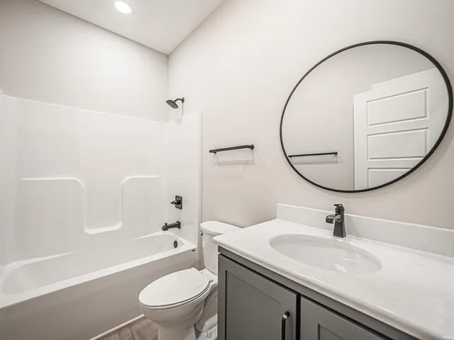 $2,300 | 3851 High Pointe Drive, Newburgh, IN 47630