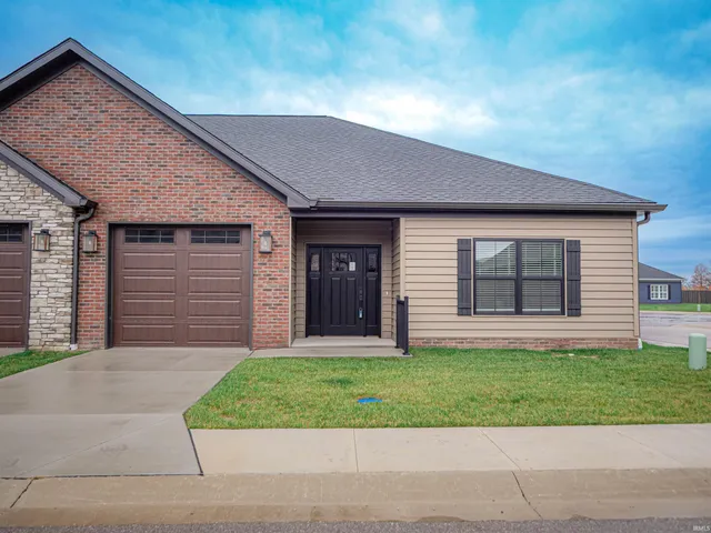 $2,300 | 3851 High Pointe Drive, Newburgh, IN 47630