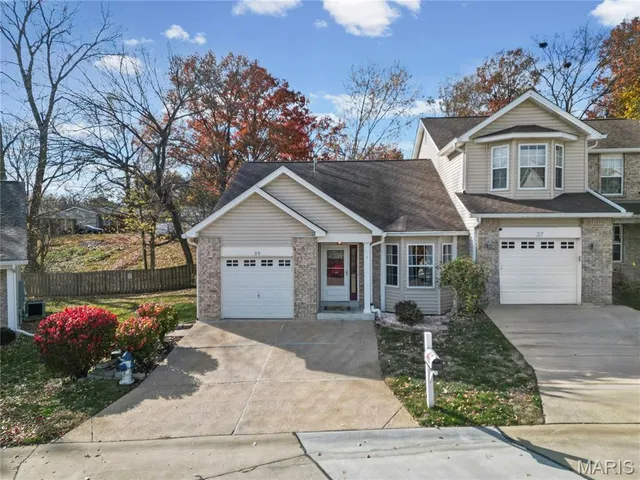 $253,000 | 39 Parkway Villas Court, Unit 9A, St. Peters, MO 63303