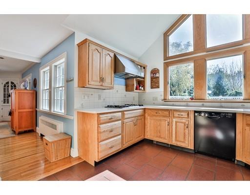 11 Marilyn Road Milton, MA 02186 - Photo 4 of 28 Gallery Image 4