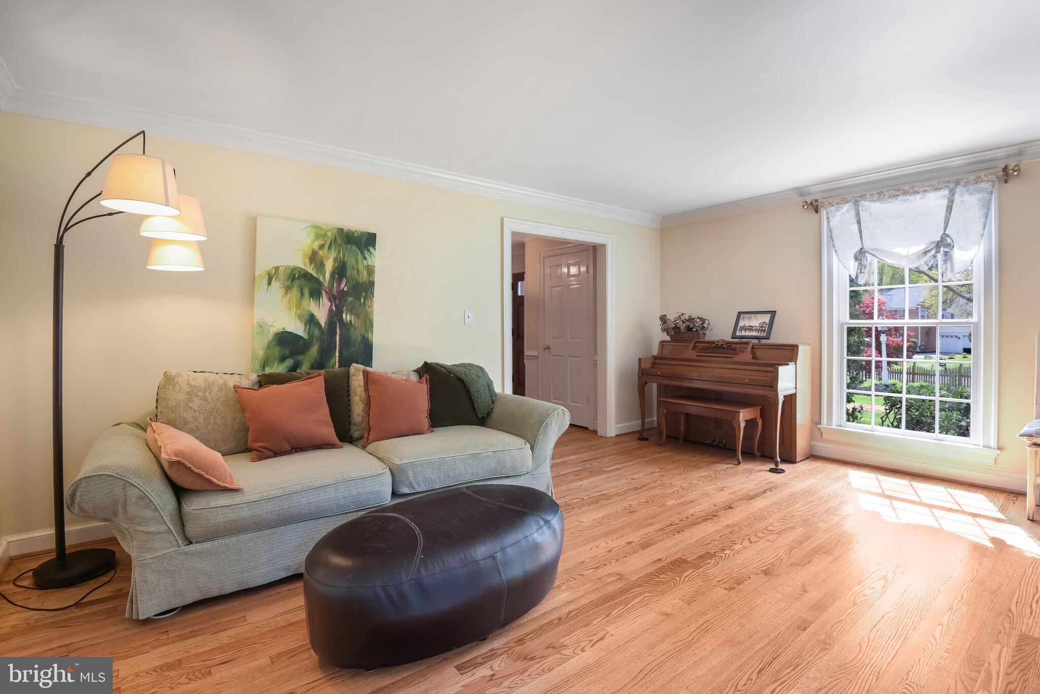 10601 Gainsborough Road Potomac, MD 20854 - Photo 12 of 55 a living room with furniture and a wooden floor