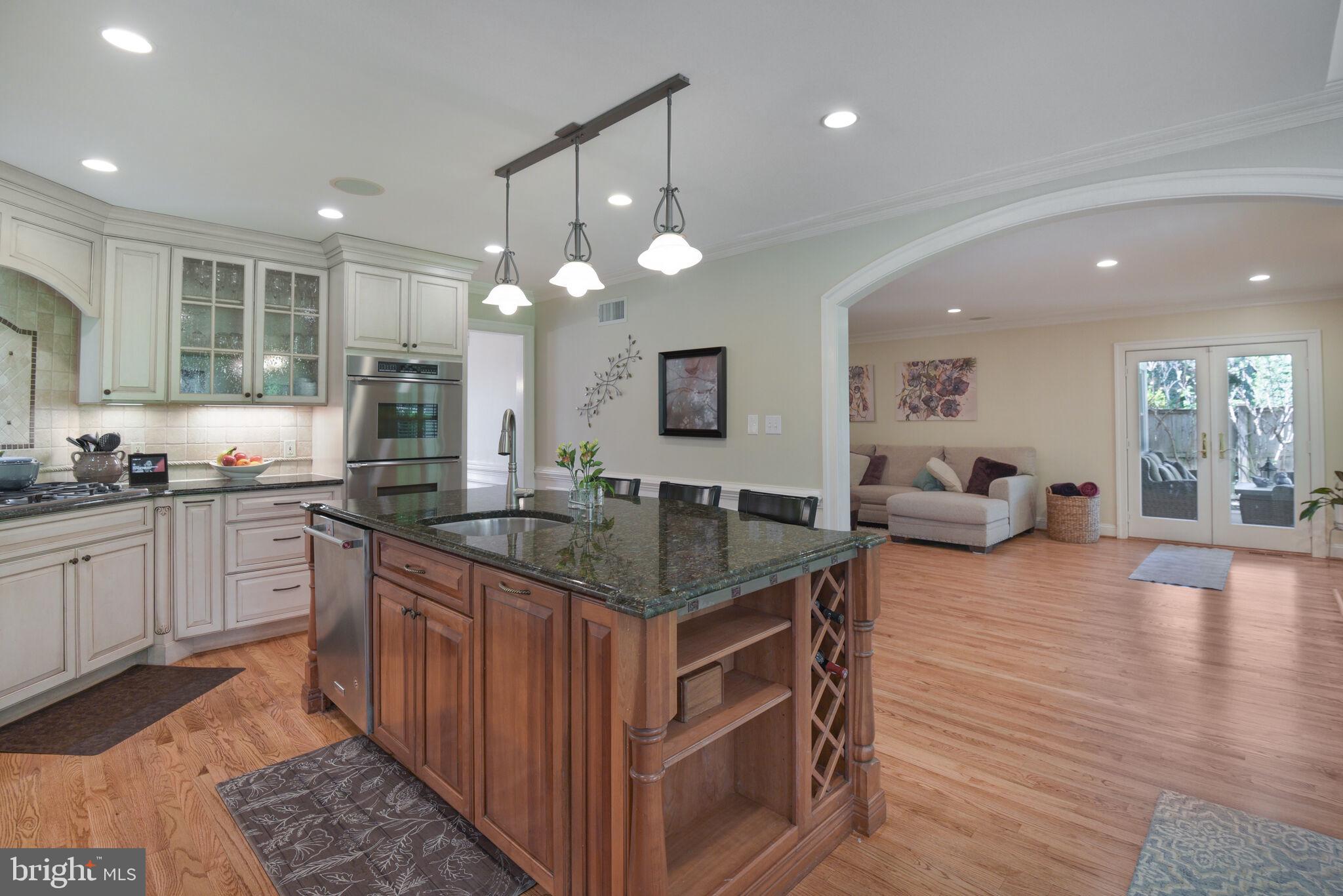 10601 Gainsborough Road Potomac, MD 20854 - Photo 20 of 55 Kitchen