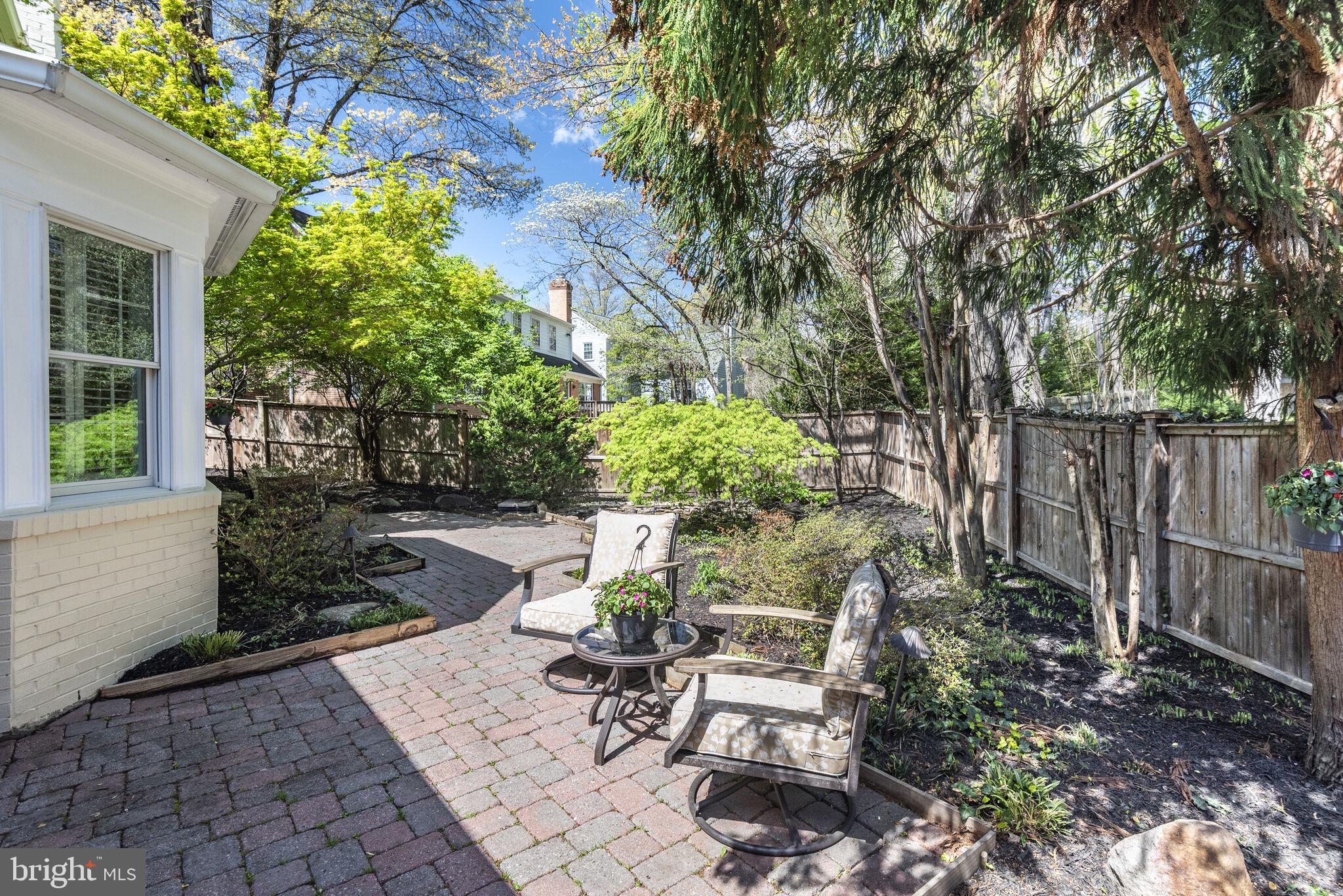 10601 Gainsborough Road Potomac, MD 20854 - Photo 48 of 55 a garden view with a seating space