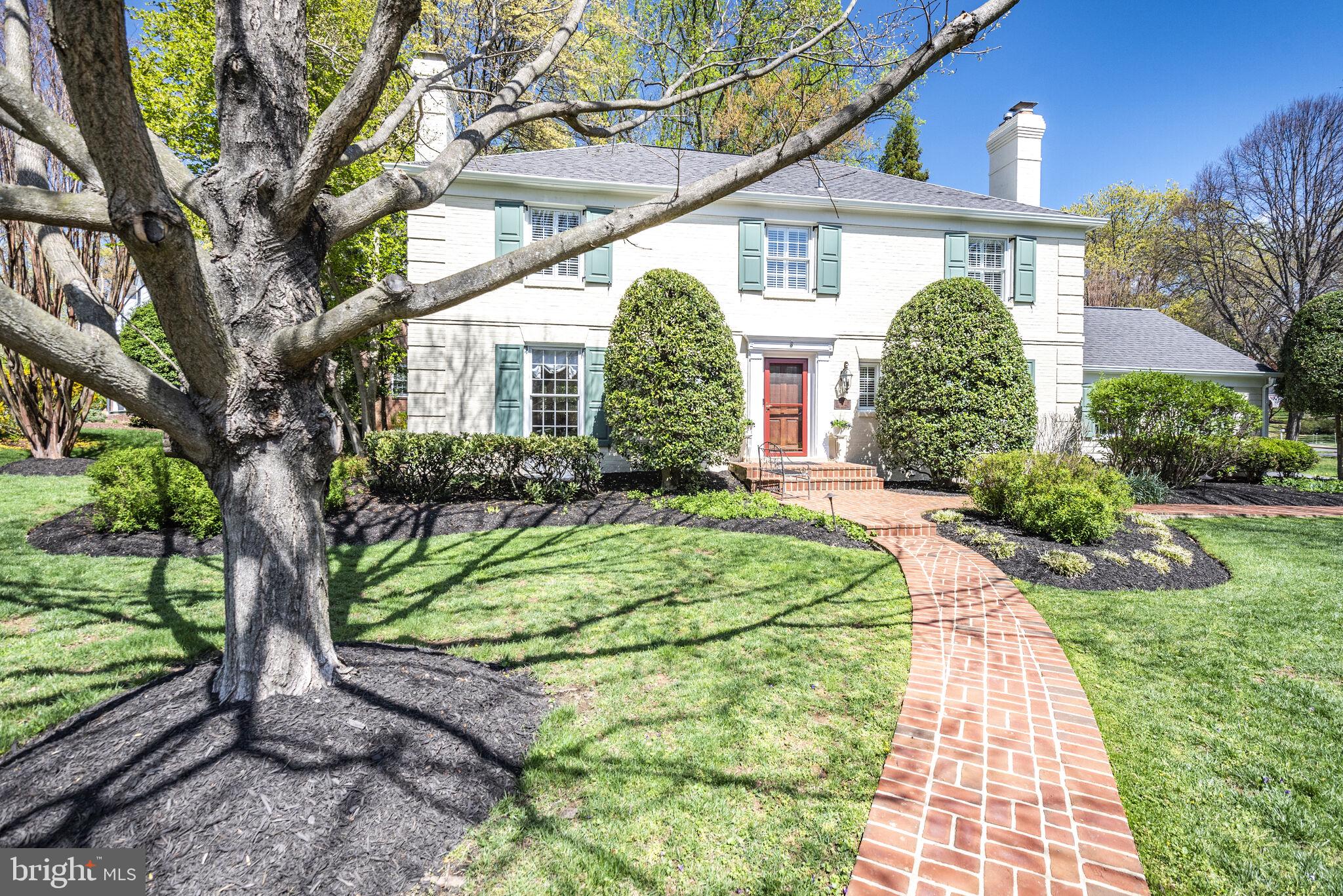 10601 Gainsborough Road Potomac, MD 20854 - Photo 5 of 55 a front view of a house with garden