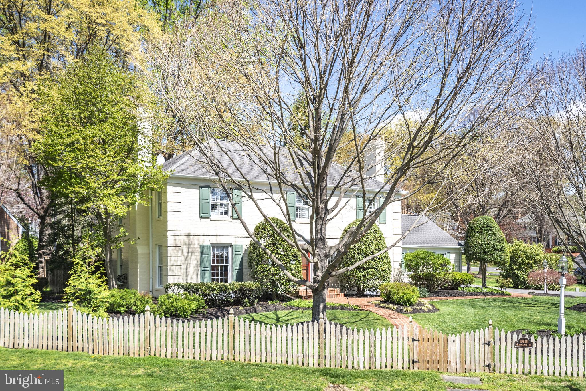 10601 Gainsborough Road Potomac, MD 20854 - Photo 6 of 55 a front view of a house with a garden