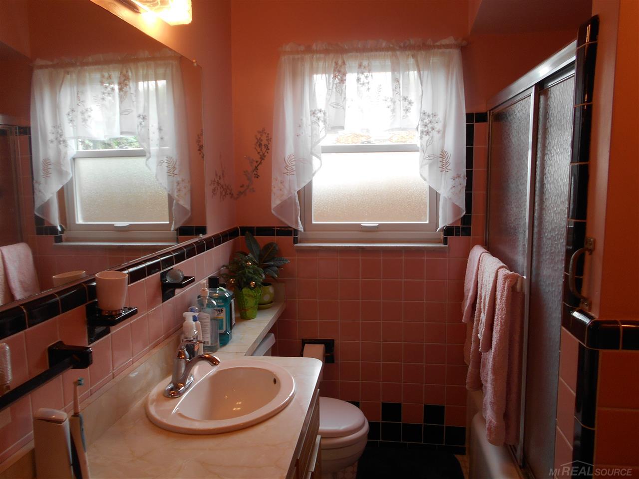 21351 Ryan Road Warren, MI 48091 - Photo 11 of 18 31370904-10.JPG