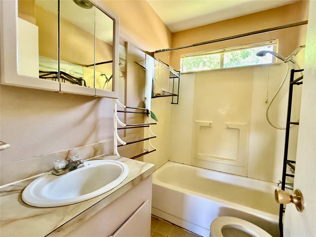 508 7th Street Hico, TX 76457 - Photo 7 of 17