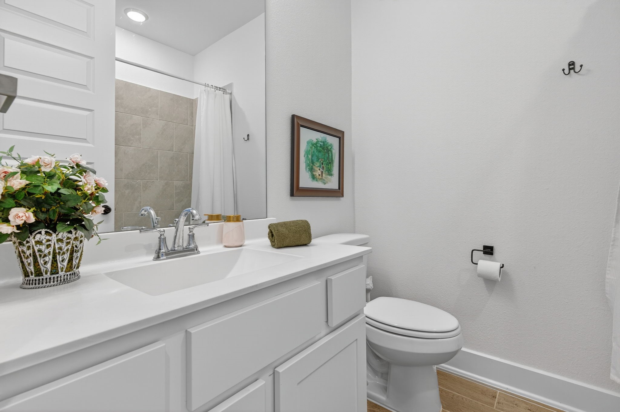 31418 Golden Cliffs Lane Fulshear, TX 77441 - Photo 28 of 48 Full sized bathroom just off of the Secondary Bedroom on the 1st Floor! 31418 Golden Cliffs Ln., Fulshear, TX 77441