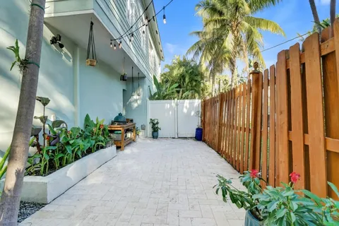 $1,049,000 | 1110 Northeast 17th Way, Fort Lauderdale, FL 33304