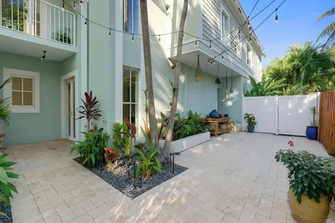 $1,049,000 | 1110 Northeast 17th Way, Fort Lauderdale, FL 33304