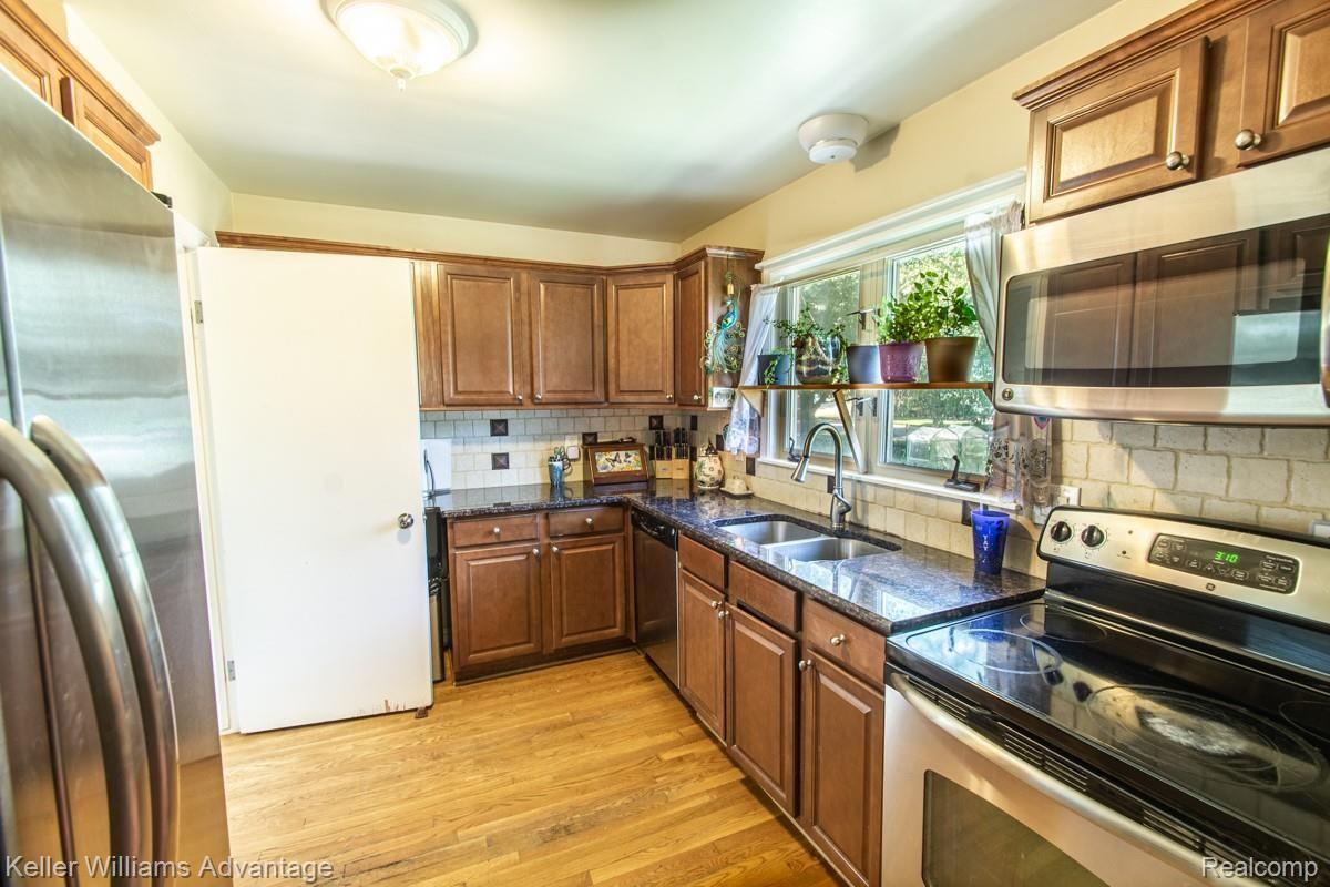 18791 Norwich Road Livonia, MI 48152 - Photo 4 of 19 18791 Norwich-Kitchen 1.jpg