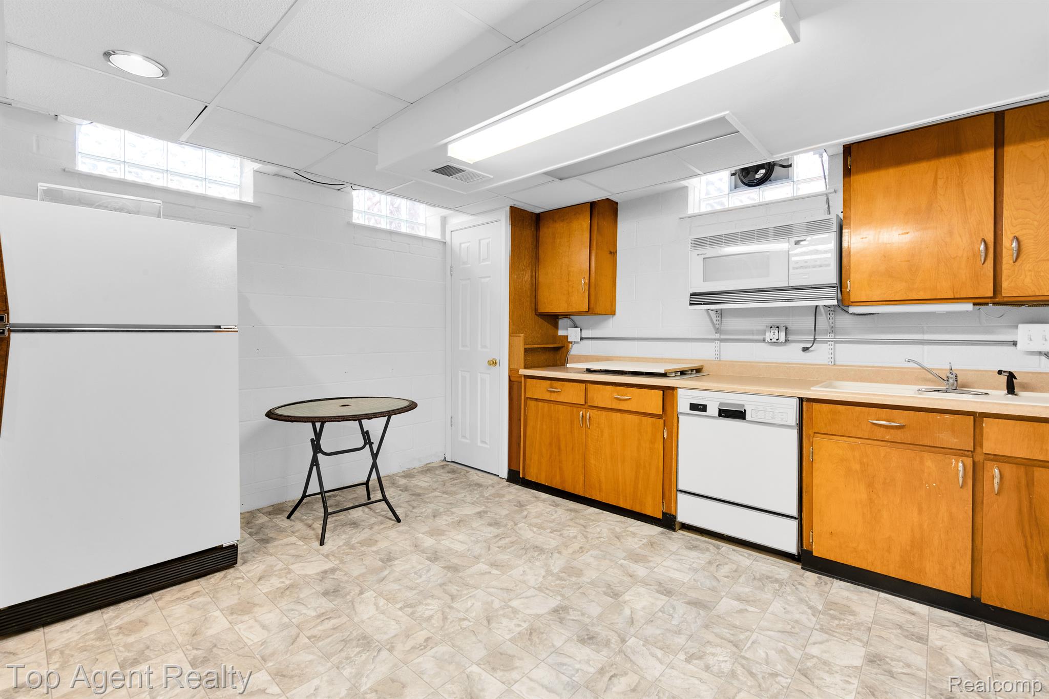 3261 Bathurst Avenue Rochester, MI 48309 - Photo 23 of 35 Gallery Image 23