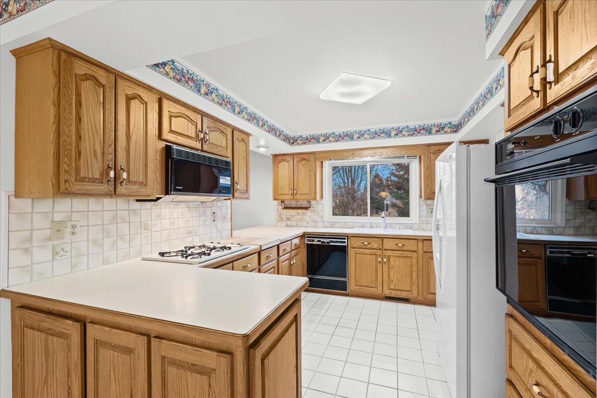 41849 Banbury Road Northville, MI 48168 - Photo 13 of 36 13-41849 Banbury Rd