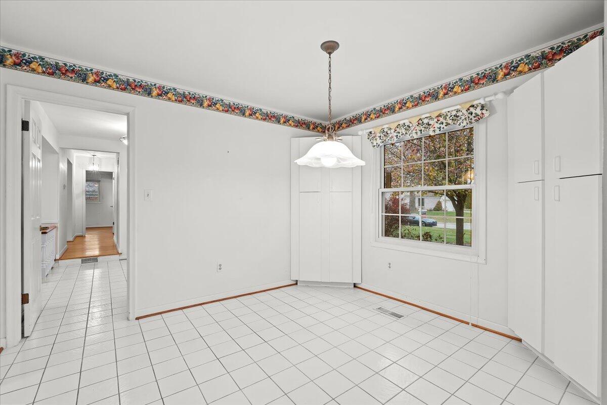 41849 Banbury Road Northville, MI 48168 - Photo 15 of 36 15-41849 Banbury Rd