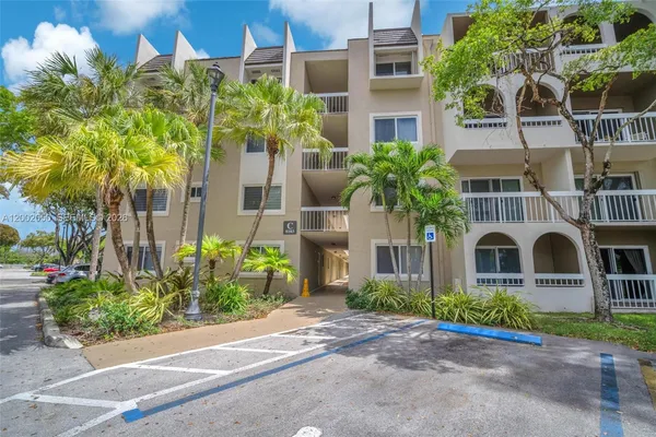 $1,750 | 8103 Camino Real, Unit C314, Miami, FL 33143