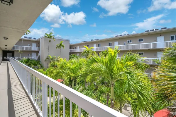 $1,750 | 8103 Camino Real, Unit C314, Miami, FL 33143