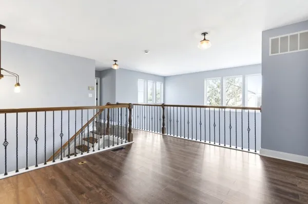 $440,000 | 200 Tanglewood Drive, Glen Ellyn, IL 60137