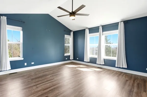 $440,000 | 200 Tanglewood Drive, Glen Ellyn, IL 60137