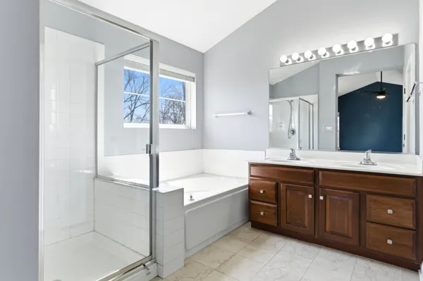 $440,000 | 200 Tanglewood Drive, Glen Ellyn, IL 60137