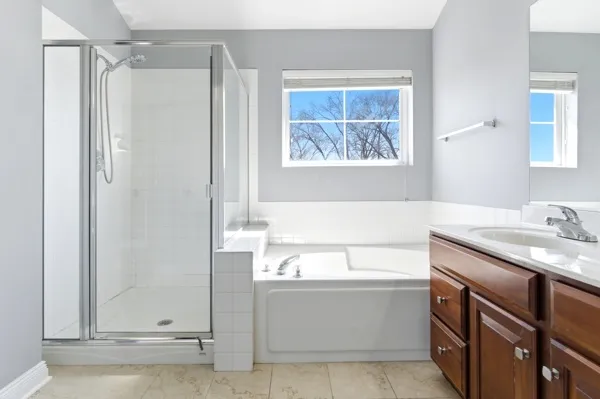 $440,000 | 200 Tanglewood Drive, Glen Ellyn, IL 60137