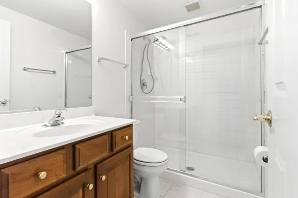 $440,000 | 200 Tanglewood Drive, Glen Ellyn, IL 60137