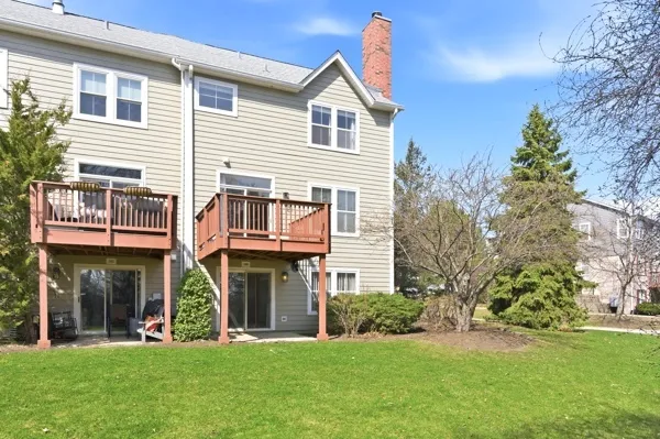 $440,000 | 200 Tanglewood Drive, Glen Ellyn, IL 60137