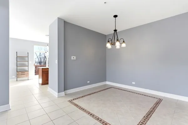 $440,000 | 200 Tanglewood Drive, Glen Ellyn, IL 60137
