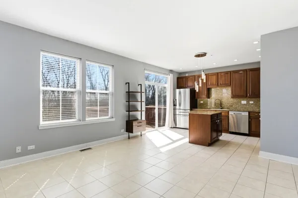 $440,000 | 200 Tanglewood Drive, Glen Ellyn, IL 60137