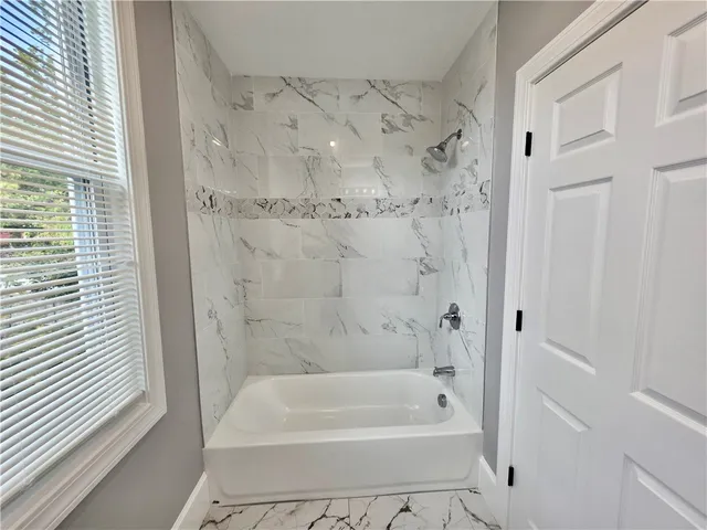 $2,395 | 73 Vernon Street, Unit 2, Providence, RI 02903
