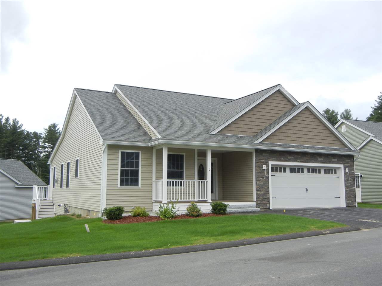 5 Clubhouse Way, Unit 4 Amherst, NH 03031 - Photo 2 of 23 Gallery Image 2