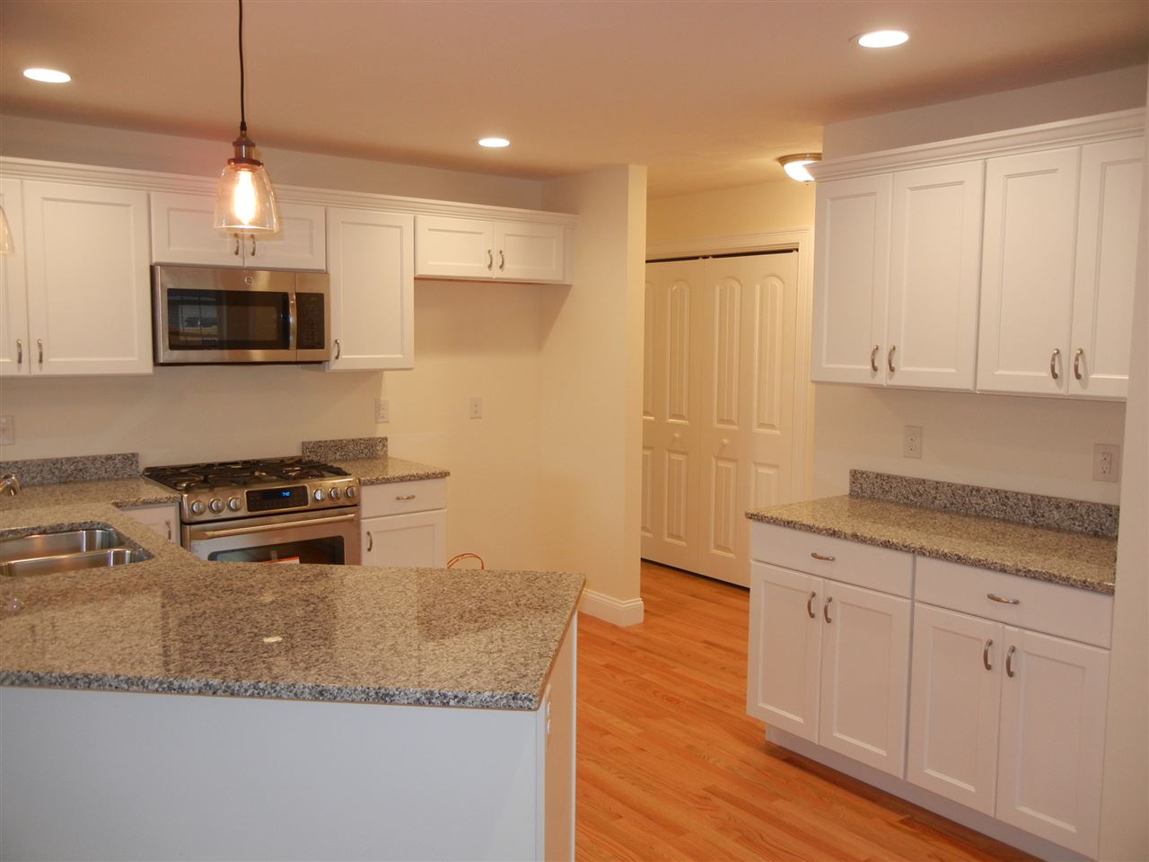 5 Clubhouse Way, Unit 4 Amherst, NH 03031 - Photo 21 of 23 Gallery Image 21