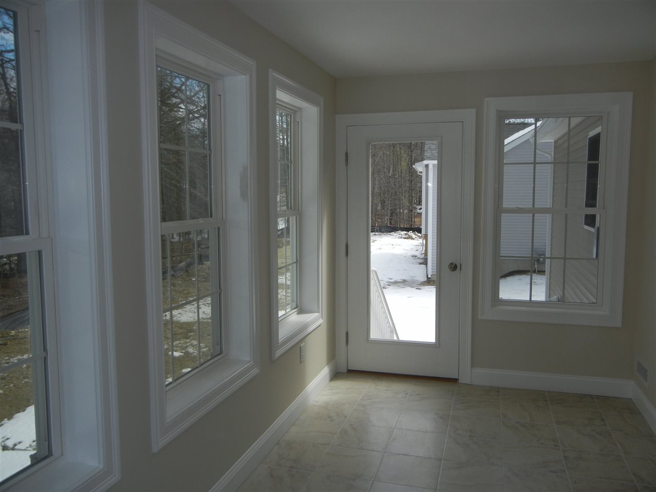 5 Clubhouse Way, Unit 4 Amherst, NH 03031 - Photo 5 of 23 Gallery Image 5