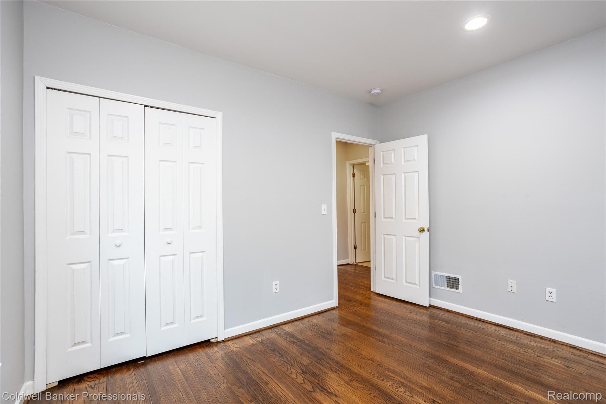 962 Nottingham Road, Unit 964 Grosse Pointe, MI 48230 - Photo 15 of 19 962 Bedroom 3.jpg