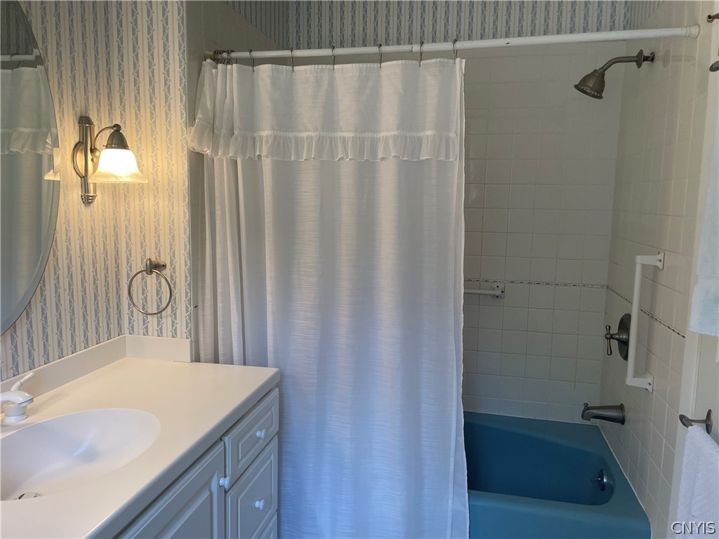 2671 Lyons Road Camillus, NY 13031 - Photo 30 of 50 Master Bathroom