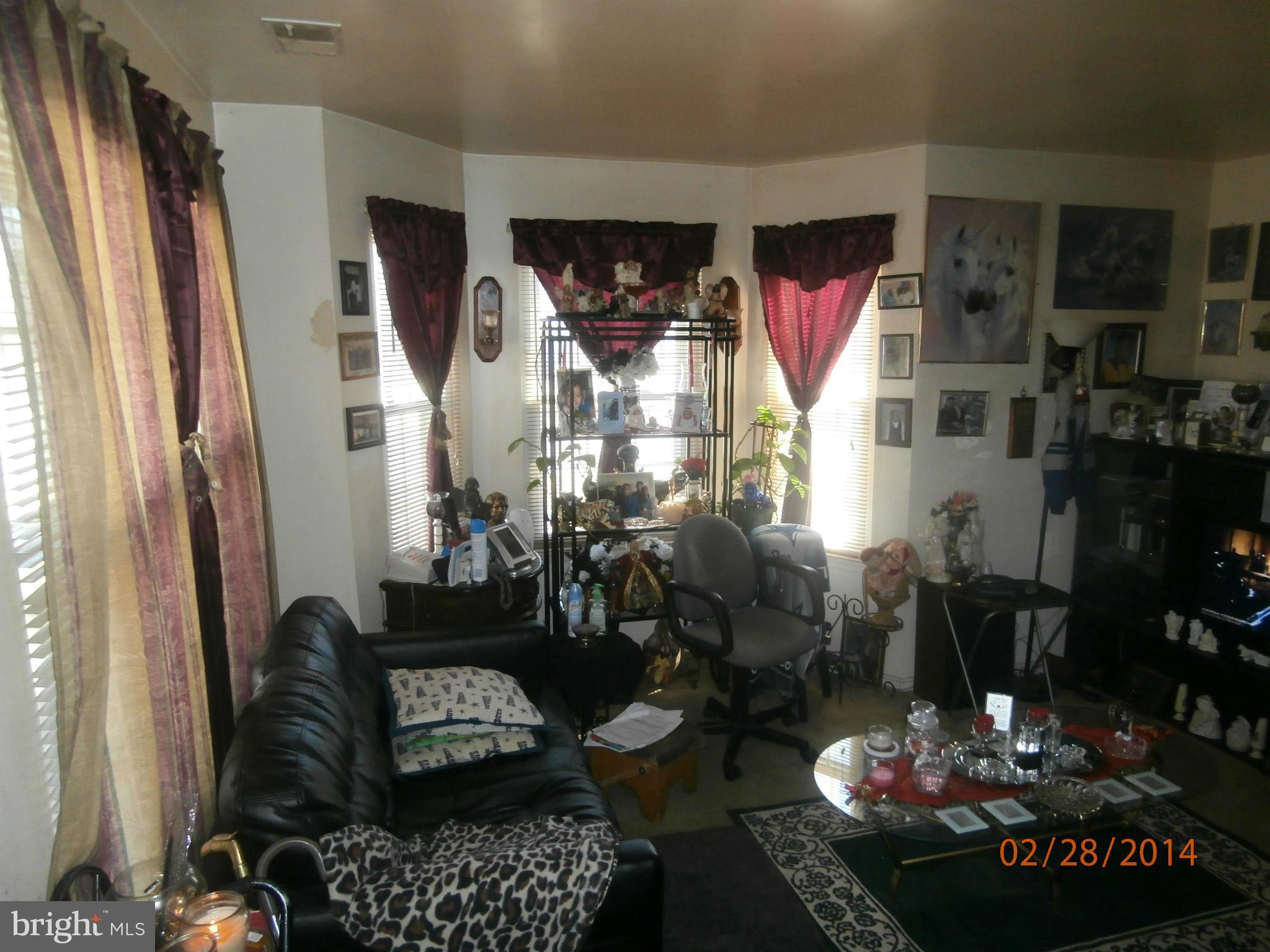 706 Brandon Road, Unit 13A Waldorf, MD 20602 - Photo 5 of 11 Living Room