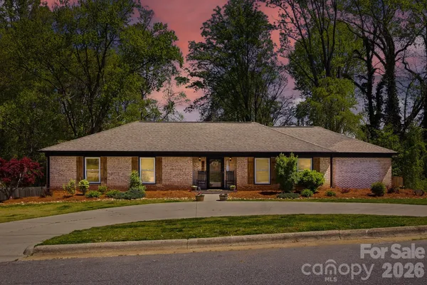 $399,900 | 906 Hemlock Drive Northeast, Lenoir, NC 28645