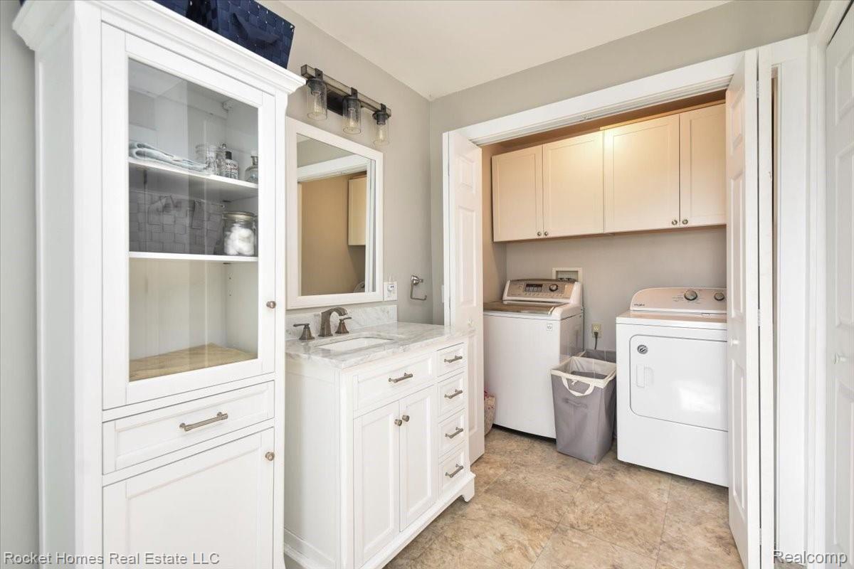 2910 Notten Road Grass Lake, MI 49240 - Photo 26 of 49 27-Bathroom.jpg