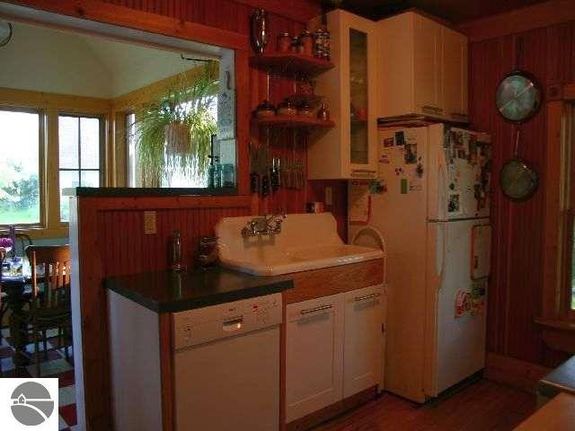 13770 Center Road Traverse City, MI 49686 - Photo 9 of 15 1706058-8.JPG