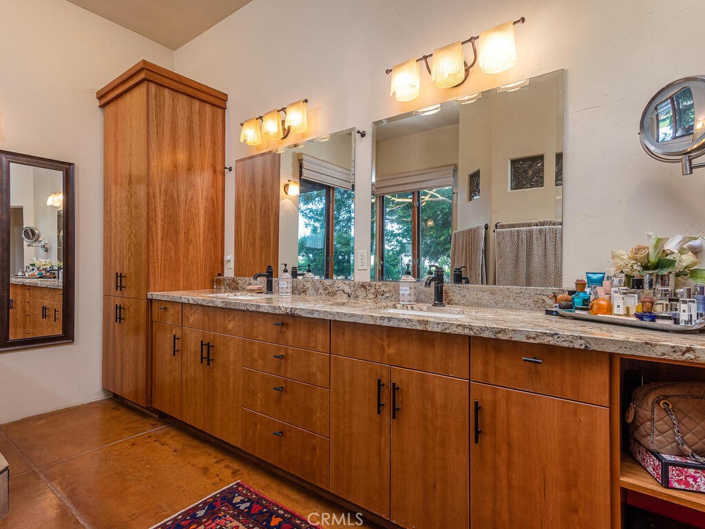 7790 Airport Road Paso Robles, CA 93446 - Photo 17 of 71 a bathroom with a sink and a mirror