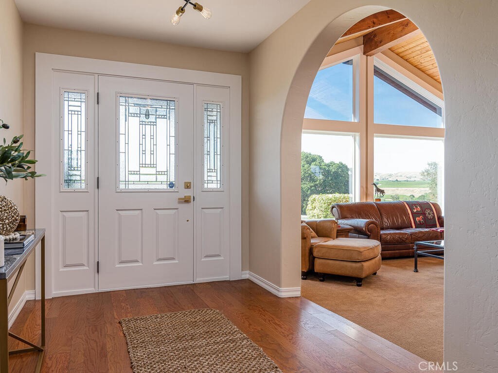 7790 Airport Road Paso Robles, CA 93446 - Photo 45 of 71 a living room with furniture and a window