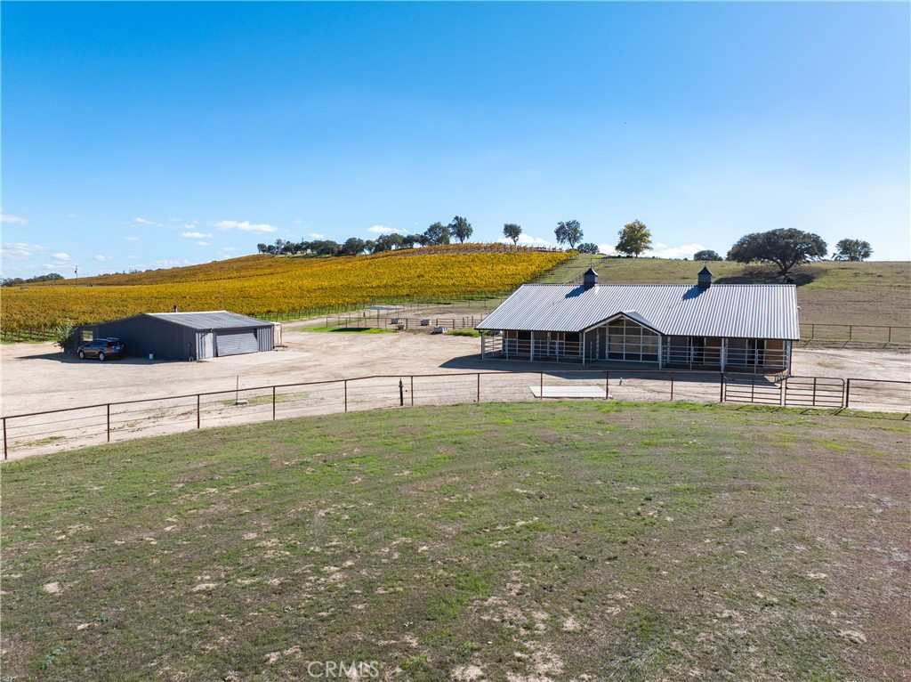 7790 Airport Road Paso Robles, CA 93446 - Photo 69 of 71 a view of a big room with an ocean view
