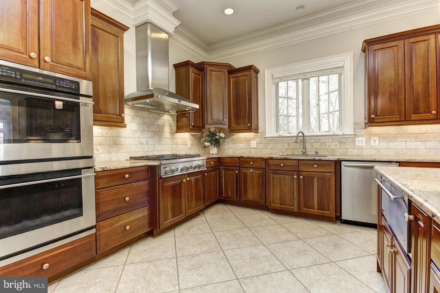 1056 Swinks Mill Road McLean, VA 22102 - Photo 11 of 30 Kitchen