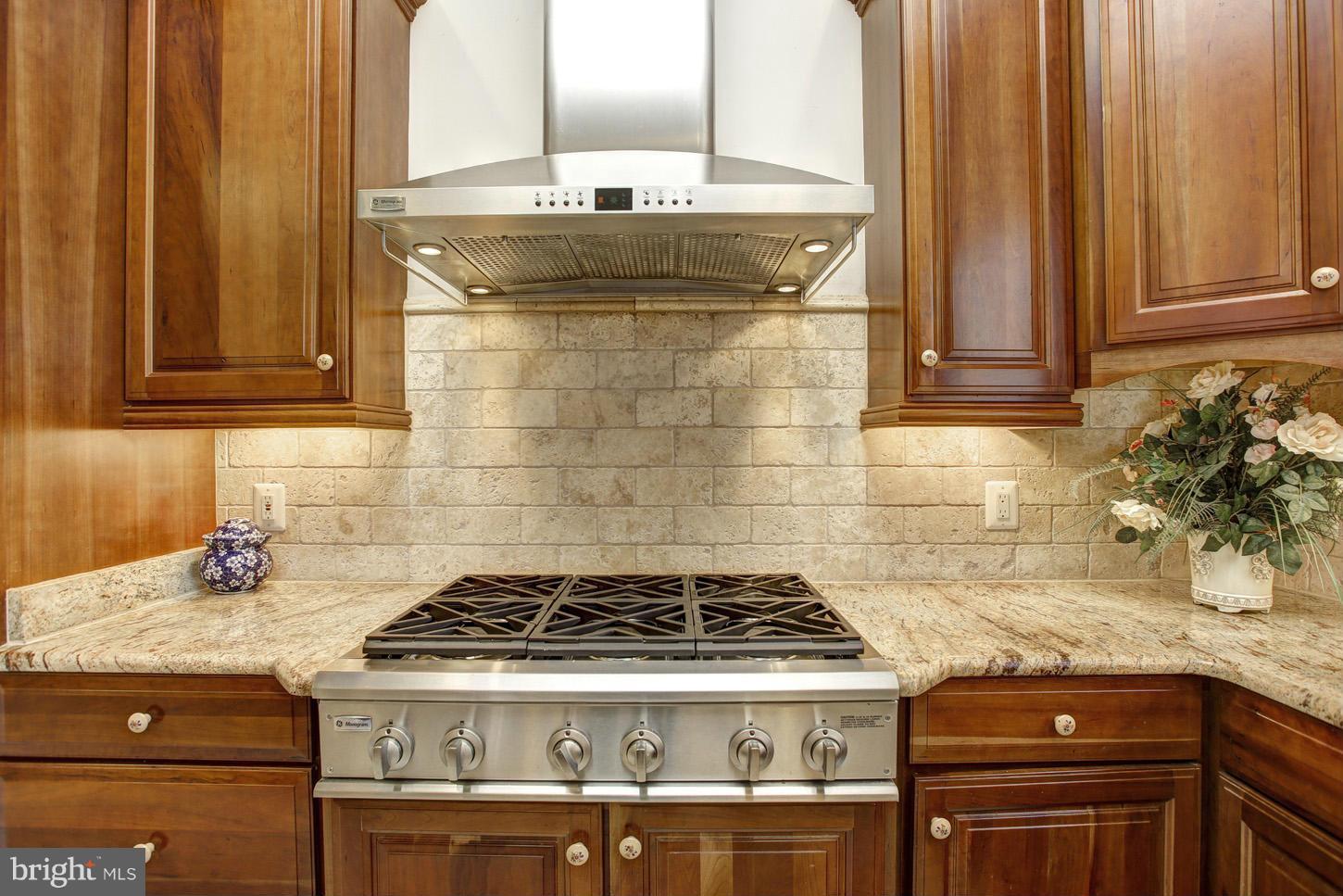 1056 Swinks Mill Road McLean, VA 22102 - Photo 8 of 30 Kitchen