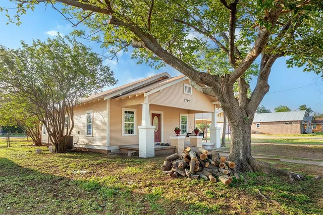 $166,000 | 1709 South Blackburn Street, Brady, TX 76825